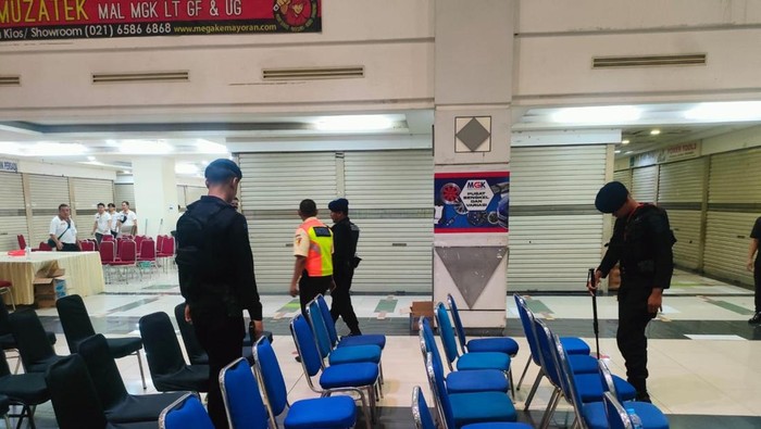 Brimob Polda Metro Lakukan Sterilisasi di MGK Kemayoran Jelang Ibadah Waisak