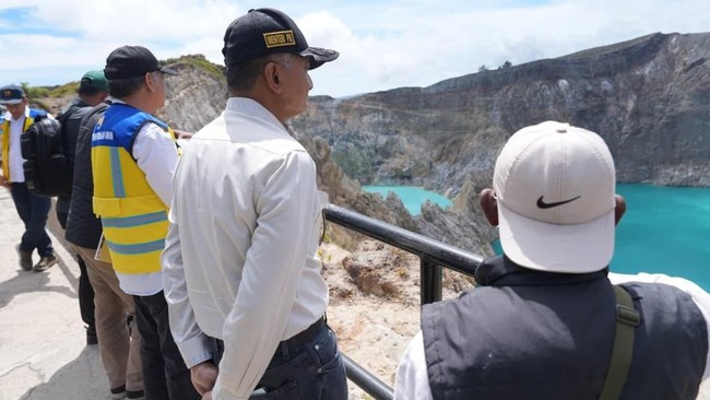 Menteri PU Tinjau Danau Kelimutu Pascagempa, Retakan dan Longsoran Jadi Perhatian